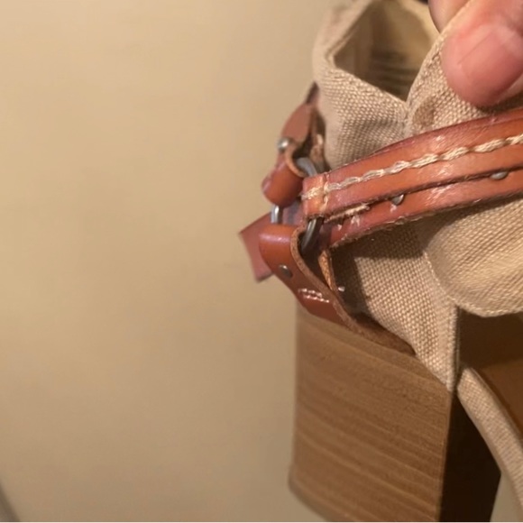 Linen/Leather - Picture 2 of 4